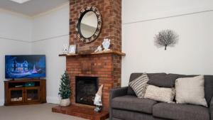 Riverfront Retreat Sussex House Park