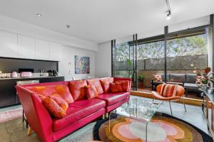 Vibrant 2-Bed Apartment Near St Kilda Beach