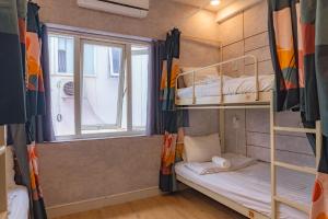 Saigon Authentic Hostel - Local Vibes, City Tours, Cooking Dinner, Evening Streetfood, Free Menu Breakfast, Gym & Rooftop