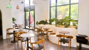 Monstera Hotel and Coffee