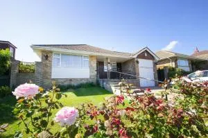 Dean Court Garden - Parking - by Brighton Holiday Lets - 罗廷丁