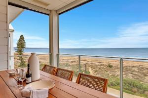 Hamptons at Moana - Panoramic Beachfront Living
