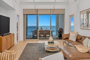 Hamptons at Moana - Panoramic Beachfront Living