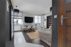 Modern Krakow Apartment with Balcony and Easy City Access by Noclegi Renters