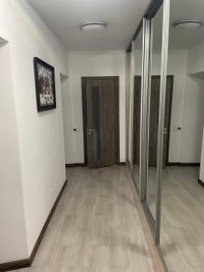 ПОМЕШКАННЯ на площі Польський ринок