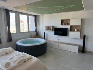 Jaccuzi, tour Eiffel, Led multicolores Paris 13