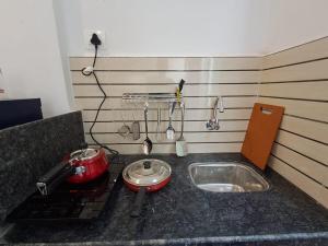 Studio Peaceful Path R-5 by Mukund Sadan Arambol