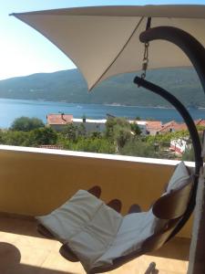 One-Bedroom Apartment with Balcony and Sea View room in Apartments Savić