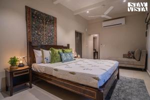 StayVista at Vintage Varanasi by the Ganges with Wi-Fi, Boards Games