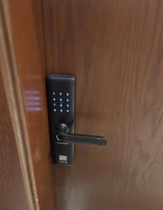 شقة هادئة بصالة وغرفة نوم