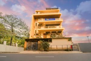 FabHotel Silver Oak BnB - Nr Yashobhoomi Convention Centre