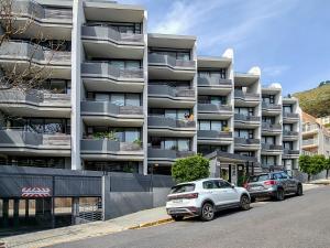 The Honeycomb on S 2 Bedroom Modern, Secure, Central Apartment