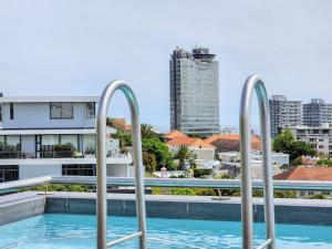 The Honeycomb on S 2 Bedroom Modern, Secure, Central Apartment