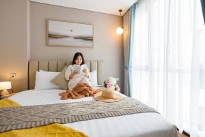 Margaery Lakeside - 2 Bedroom Apartment with Balcony