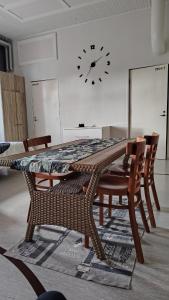 Hirsi koulun jumppasalin yksiö