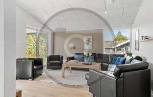 Lovely Home In Fårvang With Sauna