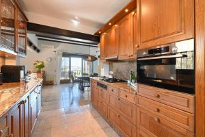 Pastor by Aguilarent