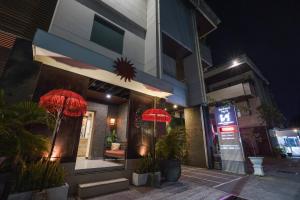 Swiss-Belcourt Sunset