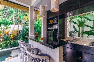 Villa Mimpi - Spacious Luxury 1BR Villa with Pool, 350m from the Beach
