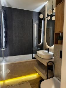 Family & Business Apartments PREMIUM No 2 - 1 Bedroom with Private Jacuzzi, Balcony, Parking