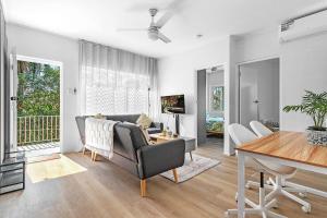 Charming 2-Bed Near River & City