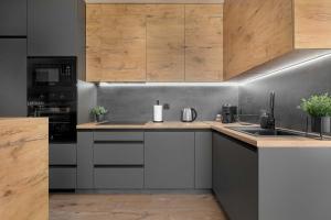 Air Conditioned Apartment in Cracow with Parking and Desk by Noclegi Renters