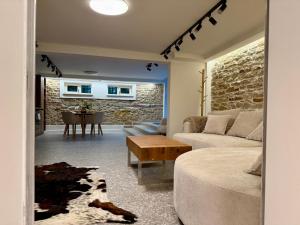 Apartament langa Cluj Arena cu 2 camere, bucatarie, baie si camara