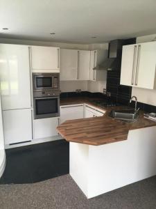 BEACHLANDS by BOURNECOAST - Ground Floor Apartment with Private Garden - Near Southbourne Beach - FM6215