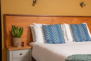 Trickys at The Tolgus Inn, Redruth - Free WiFi - Free Parking