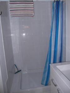 Studio en rez-de-chaussée avec marche