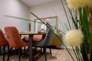 Avenue Central 2 BR Apt