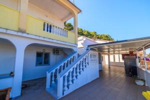 Apartment Nedo - 3hvězdičkové hotely ve městě Lopar