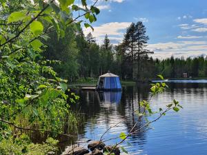 AuroraHut, Overwater Hut