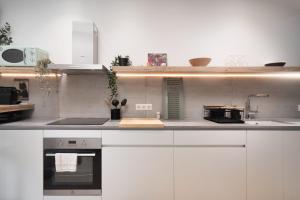 2BR Luxurious Apt in Mets 20 min From Acropolis