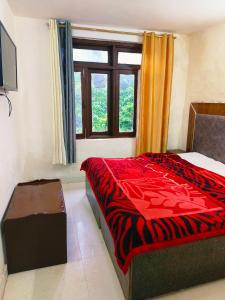 HOTEL HOLIDAY PLAZA DALHOUSIE - Near Ghandhi Chowk Mall Road