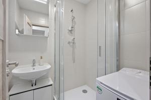 Family apartment with kitchen near the subway