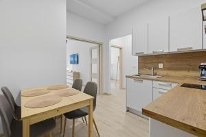 Family apartment with kitchen near the subway