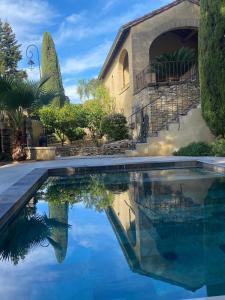 Maison uzès piscine plein sud avec superbe vue