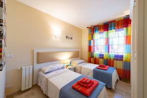 Esclusiva Villa Moderna con Piscina e Campo da Tennis