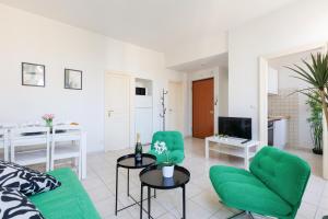 BnGo I Emerald Suite I 6 pax, center