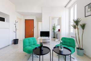 BnGo I Emerald Suite I 6 pax, center