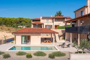 Luxury Villa Wave heated pool sauna