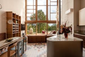 Kalbornia LAKE & POOL HOUSE by JWPM