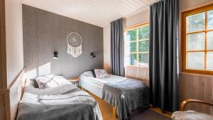 Isokenkäisten Klubi - Wilderness Lodge