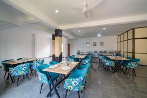 Perfectstayz Premium Kaashin - Ganga View Rooftop Cafe