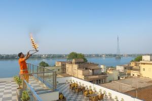 Perfectstayz Premium Kaashin - Ganga View Rooftop Cafe