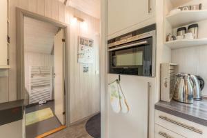 4 Personen Luxusferienhaus mit Sauna, Kaminofen, Klimaanlage, Kanu und Seeblick in Otterndorf