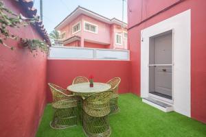 The Red House - 3BR with Private Terrace