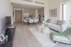 Frank Porter - Lotus at Creek Beach