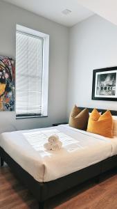 Large 4B2B Downtown Apt, Kitchen and Laundry, Walk to PPAC & Convention Center